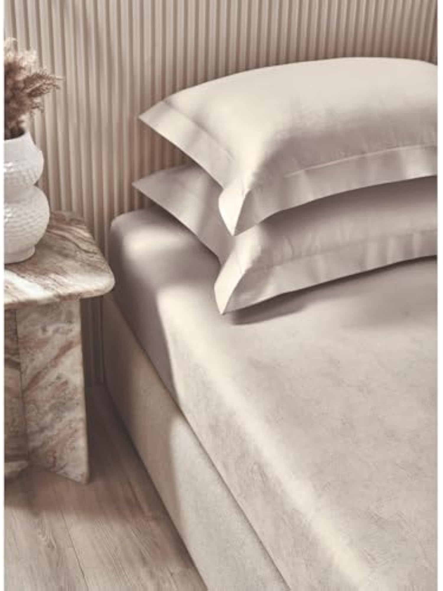 Bed Sheet Set with 2 Pillow Covers
